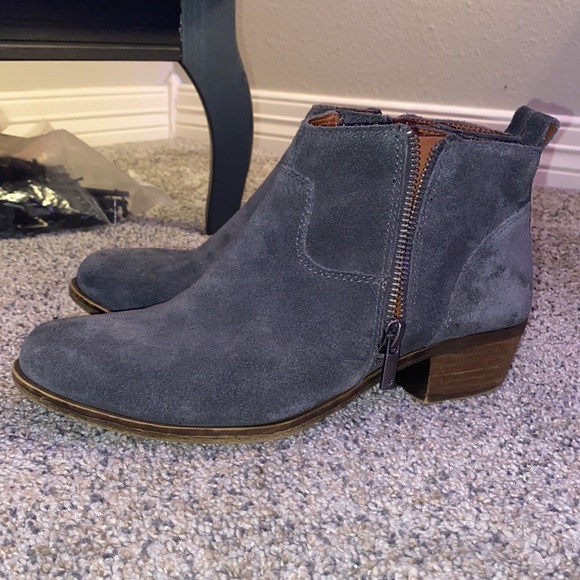 Name brand Barley worn, in perfect condition. They need a good home! - Picture 3 of 3